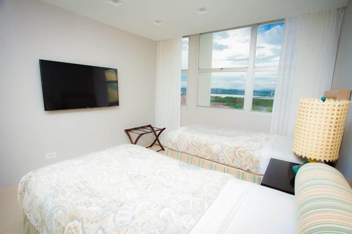 2Br Gem Ocean Front Building Isla Verde Beach سان خوان المظهر الخارجي الصورة